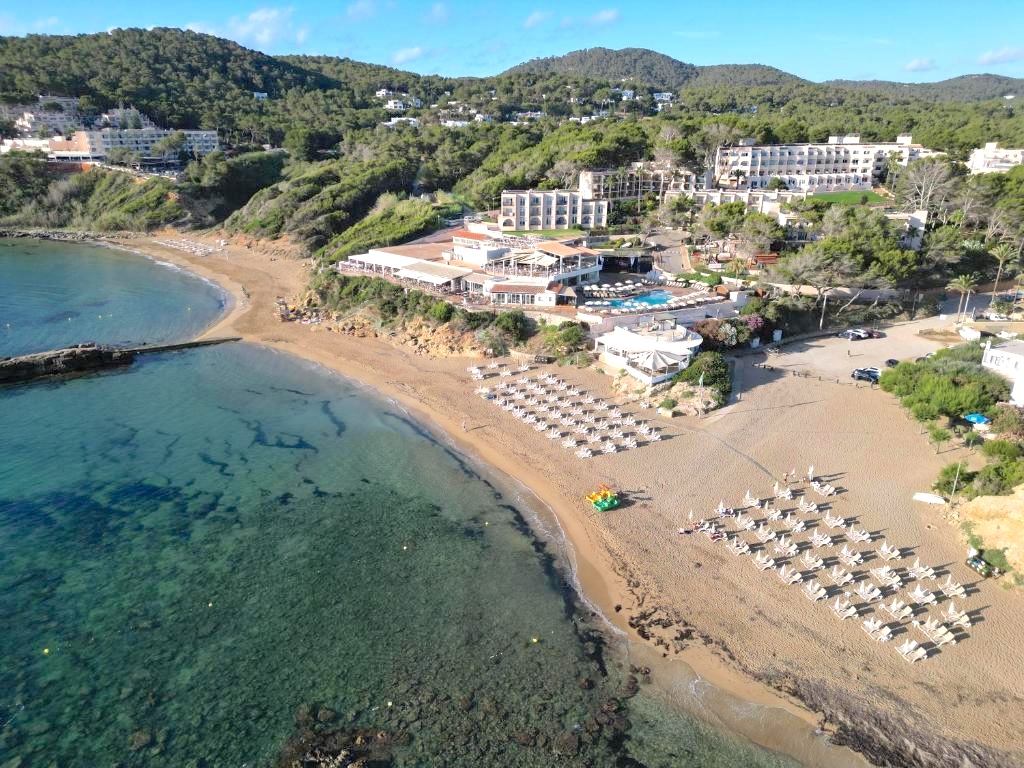 8 Hotel invisa cala blanca   IBIZA